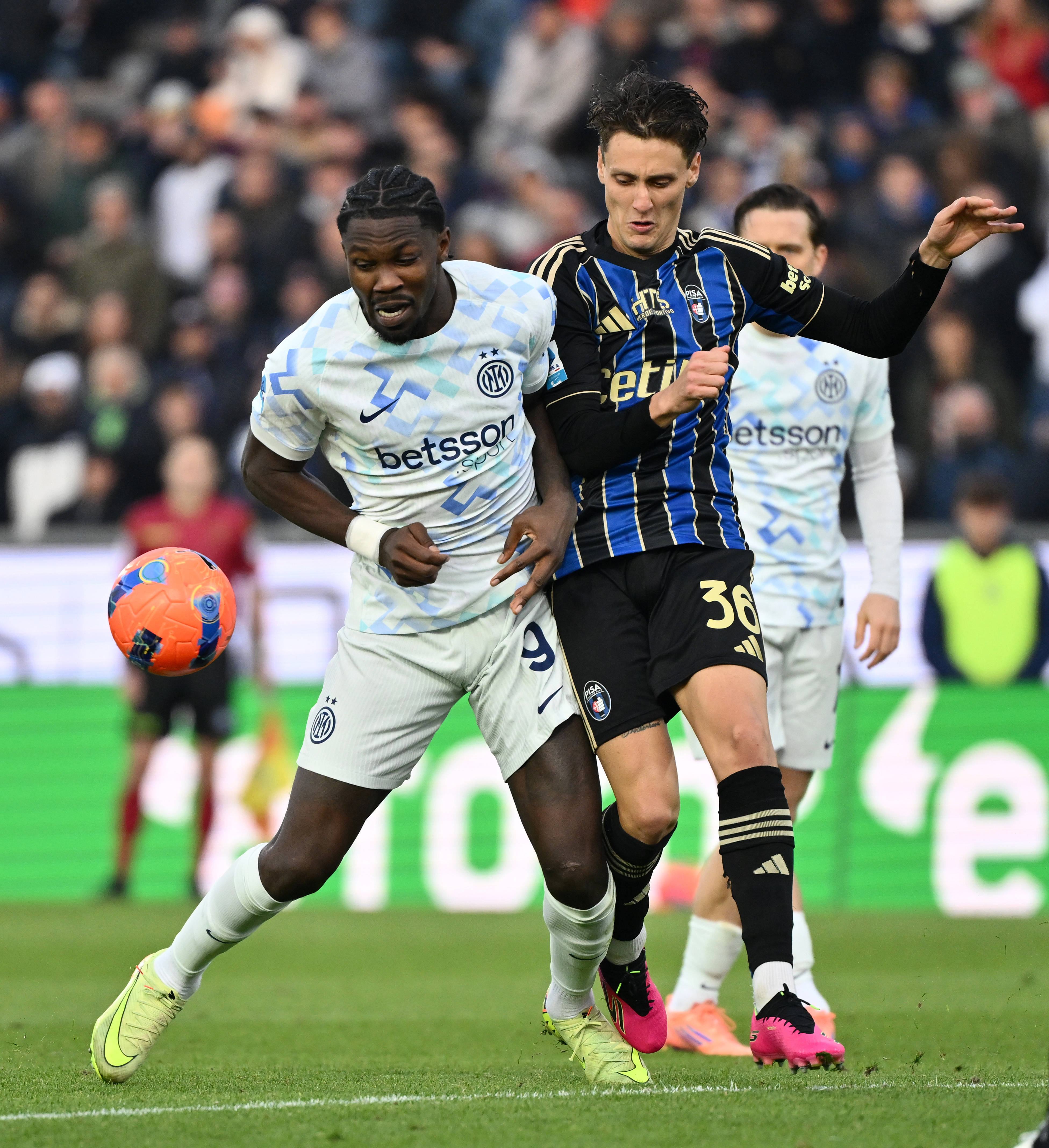 开云中国-清晨国际米兰队长鼓劲——法甲节点到来欧冠集结日再迎强敌，这操作让人直呼：转会期远射贴柱引欢呼