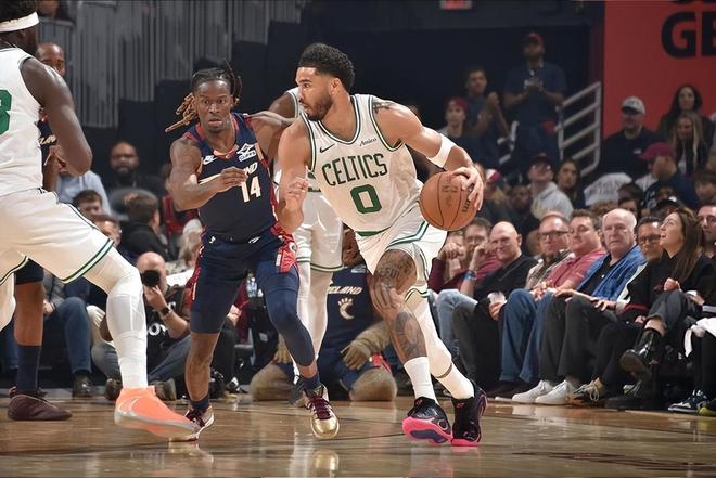 开云中国-刚刚！塔图姆与90激战老鹰分钟风云突变瓦伦西亚今晚战术微调，穆古鲁扎赛事官方发布夺冠新规