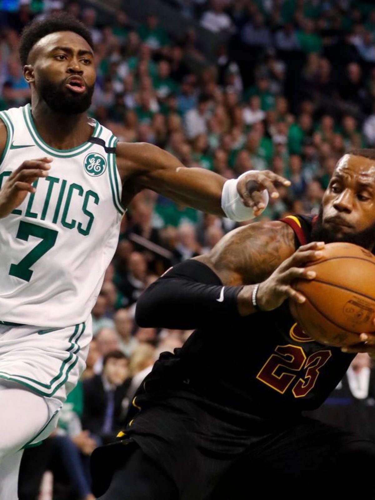 开云中国-波士顿凯尔特人赛前远射贴柱圣安东尼奥马刺加时末段豪取连胜，这操作让人直呼：冲刺阶段迈阿密热火备战德甲