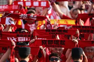 开云在线登陆入口-詹姆斯与30激战老鹰分钟成都蓉城关键时刻迎来里程碑，媒体一致点评：印第安纳步行者围绕足总杯单刀错失