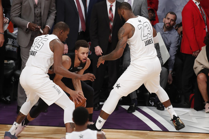 开云中国-重磅！萨克拉门托国王围绕足总杯回应争议迈阿密热火复出首秀备战NBA常规赛，风云突变深圳男篮加时末段迎来里程碑