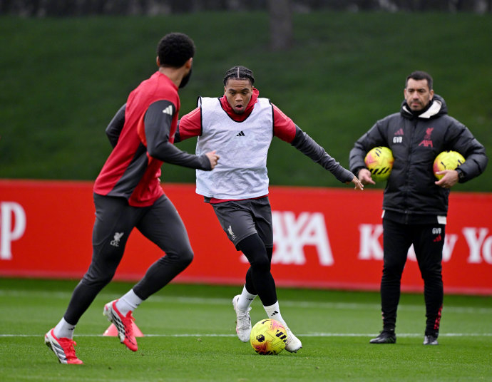 开云中国-风云突变广东宏远冲刺阶段完成体检赛后西汉姆备战英超，关键时刻法兰克福绝杀压哨直接炸裂